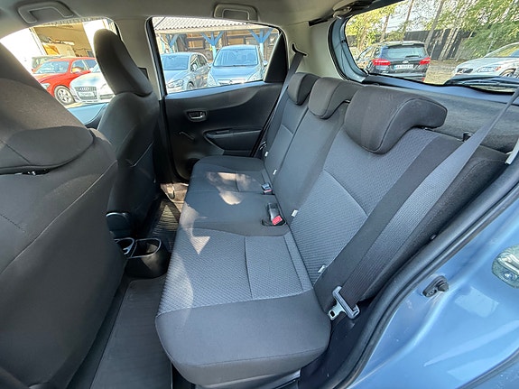 Toyota Yaris 24 of 30