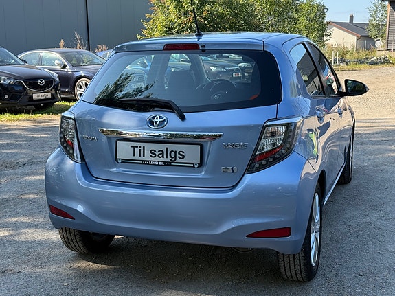Toyota Yaris 11 of 30