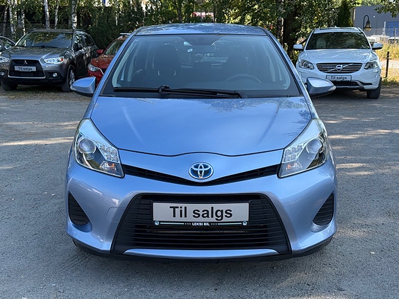 Toyota Yaris 4 of 30