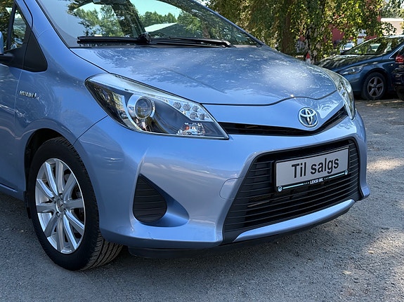 Toyota Yaris 7 of 30