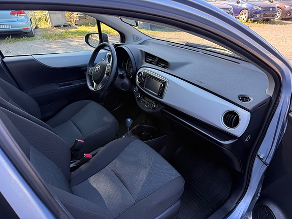 Toyota Yaris 29 of 30