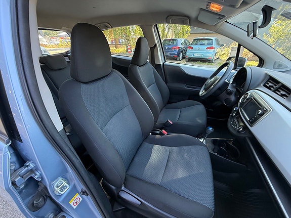 Toyota Yaris 30 of 30