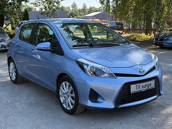 Toyota Yaris 6 of 30
