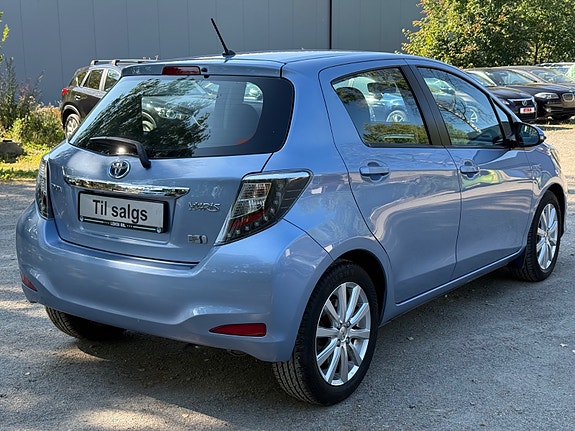 Toyota Yaris 9 of 30