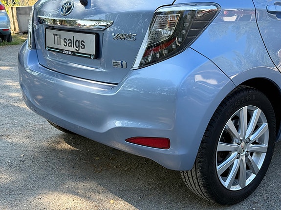 Toyota Yaris 17 of 30