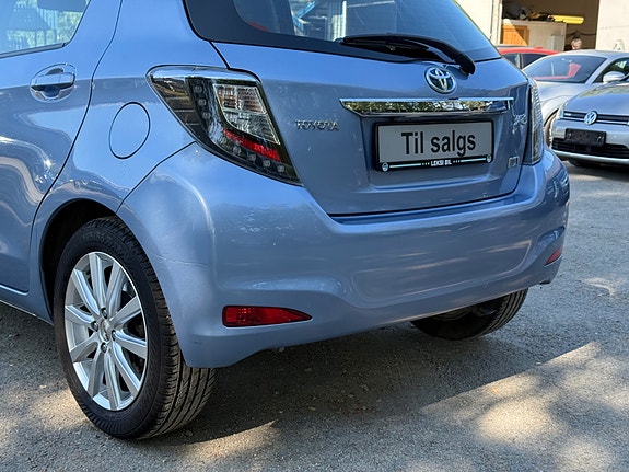 Toyota Yaris 16 of 30