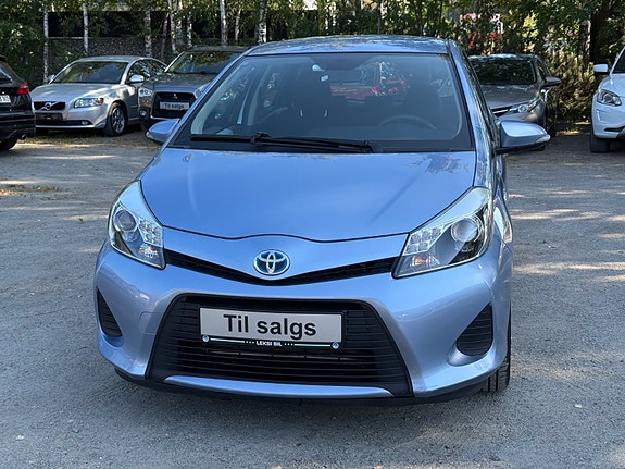 Toyota Yaris 3 of 30