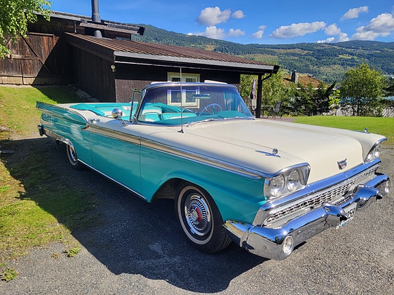Ford Fairlane 4 of 20