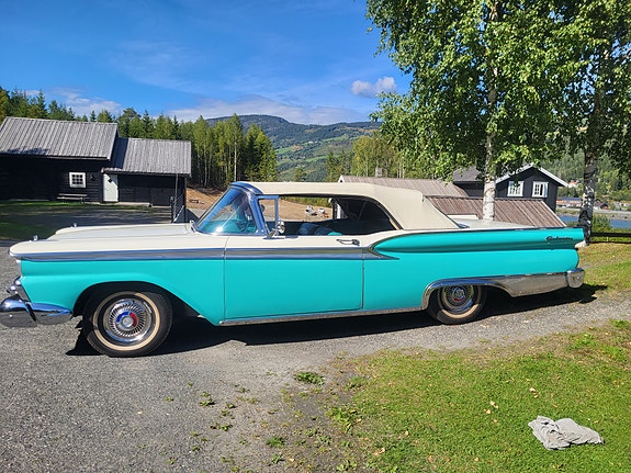 Ford Fairlane 17 of 20