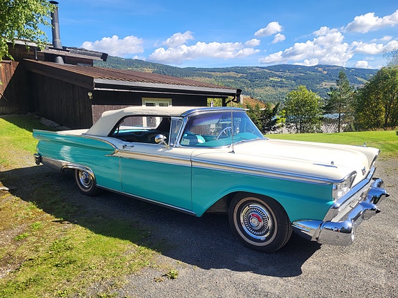 Ford Fairlane 18 of 20