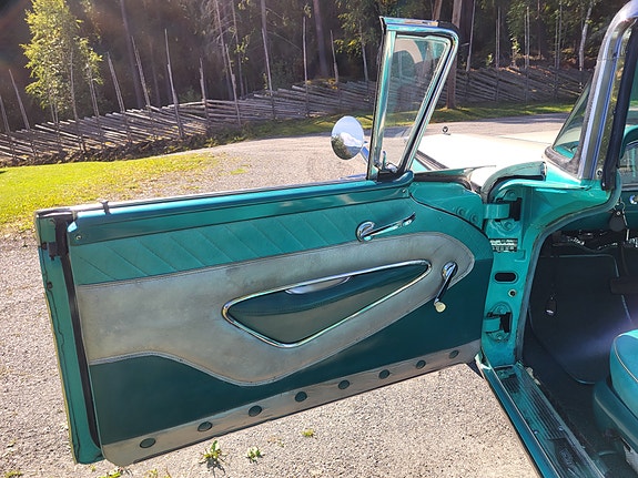 Ford Fairlane 10 of 20