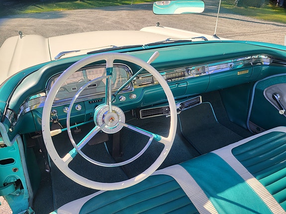 Ford Fairlane 8 of 20