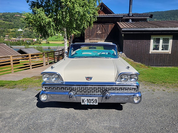 Ford Fairlane 3 of 20
