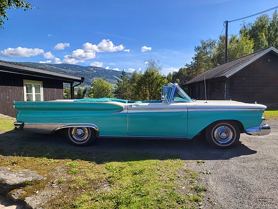 Ford Fairlane 5 of 20