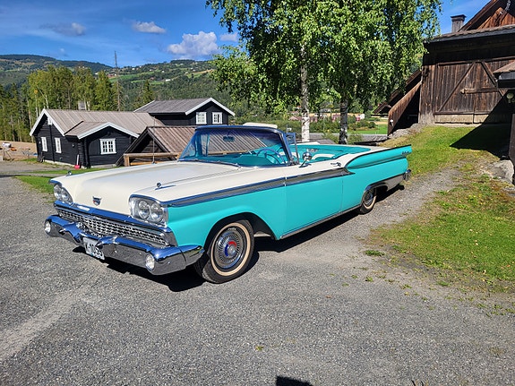 Ford Fairlane 2 of 20