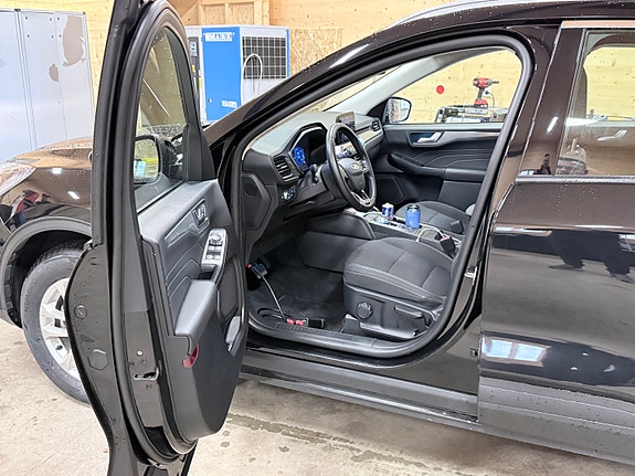 Ford Kuga 17 of 29