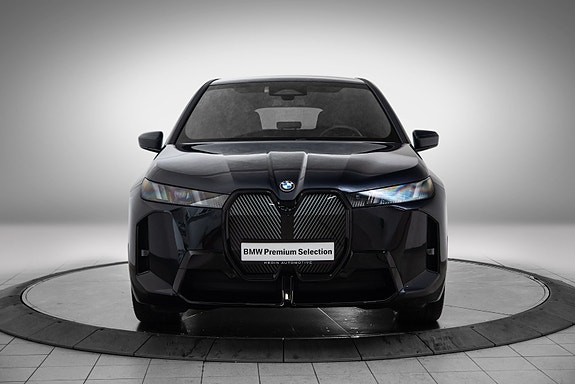 BMW iX 8 of 25