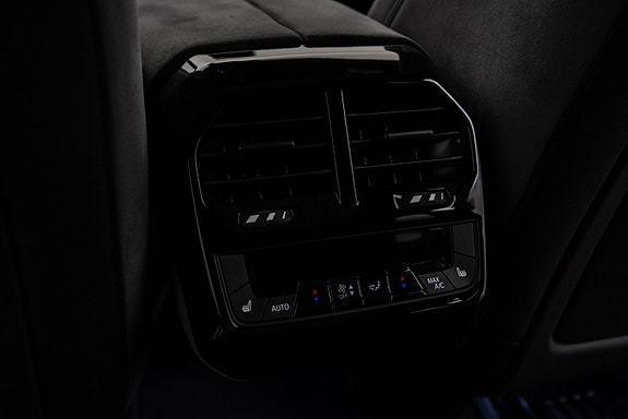 BMW iX 22 of 25
