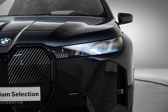 BMW iX 9 of 25