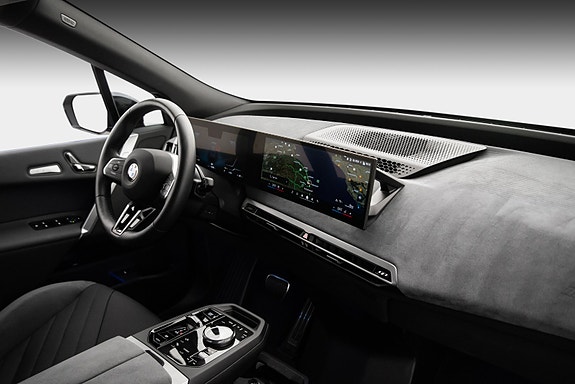 BMW iX 11 of 25