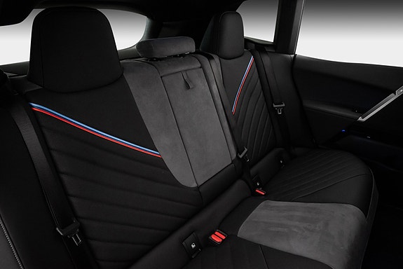 BMW iX 21 of 25