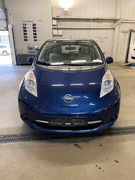Nissan Leaf 3 of 9
