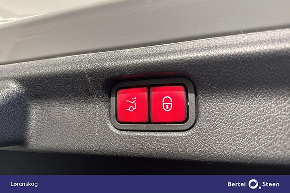 Mercedes-Benz EQE43 30 of 30