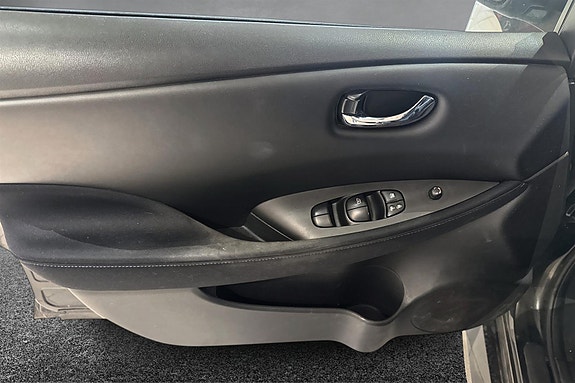 Nissan Leaf 13 of 16