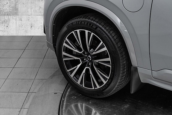 Volvo XC90 10 of 30