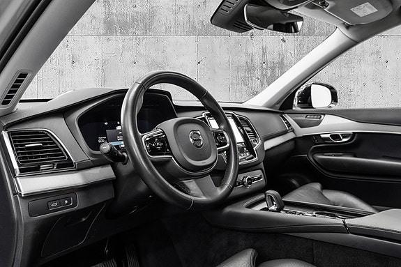 Volvo XC90 12 of 30