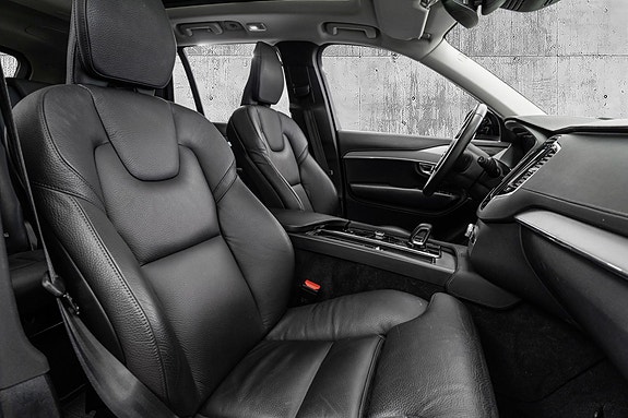 Volvo XC90 28 of 30