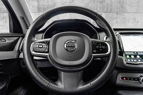 Volvo XC90 18 of 30