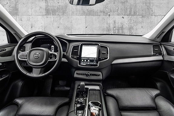 Volvo XC90 16 of 30