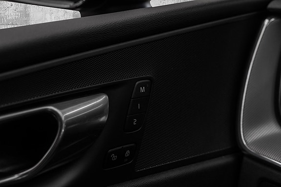 Volvo XC60 12 of 30