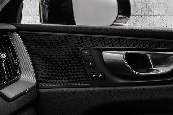 Volvo XC60 22 of 30