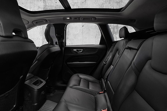 Volvo XC60 13 of 30