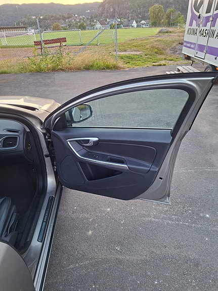 Volvo V60 19 of 27
