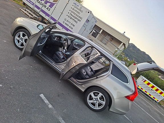 Volvo V60 8 of 27