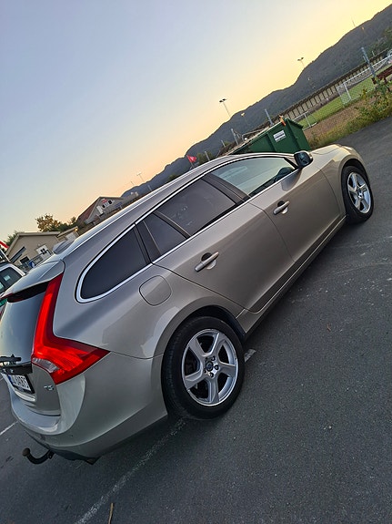 Volvo V60 4 of 27