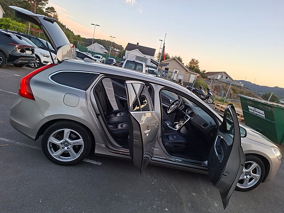 Volvo V60 12 of 27