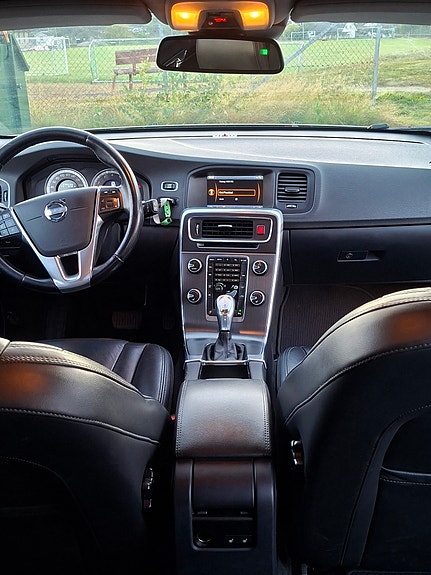Volvo V60 13 of 27