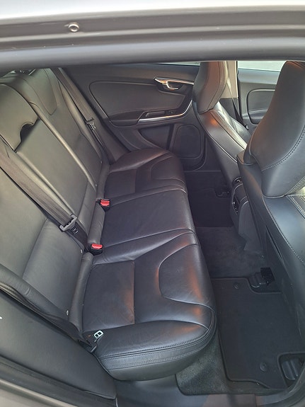 Volvo V60 18 of 27