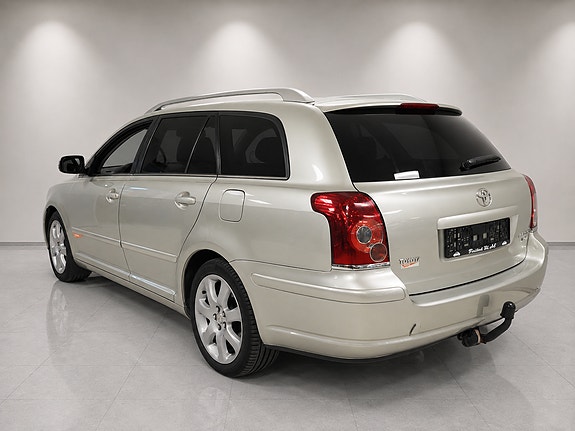 Toyota Avensis 4 of 30
