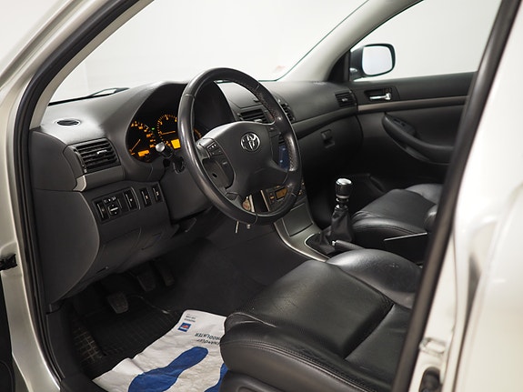 Toyota Avensis 9 of 30