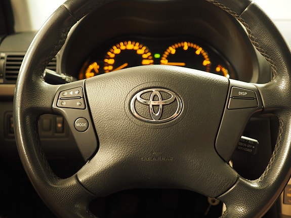 Toyota Avensis 18 of 30