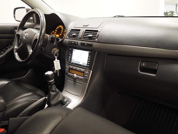 Toyota Avensis 15 of 30