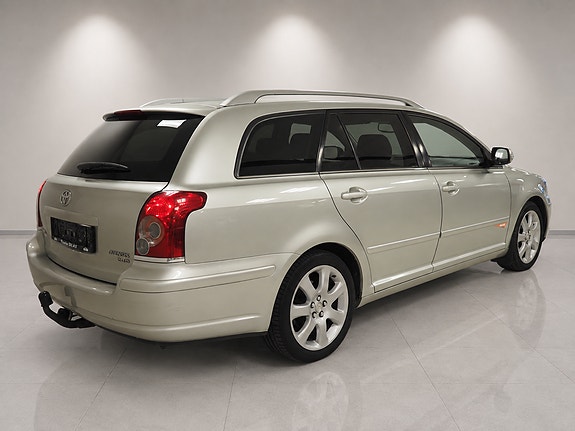 Toyota Avensis 3 of 30