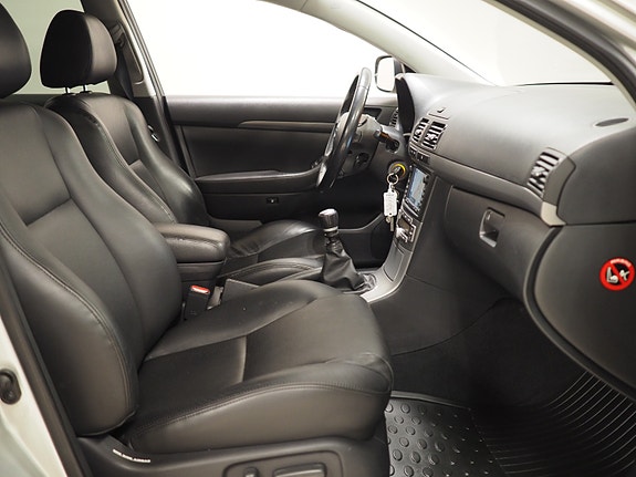 Toyota Avensis 13 of 30