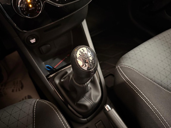 Renault Clio 24 of 30