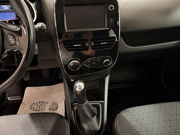 Renault Clio 15 of 30